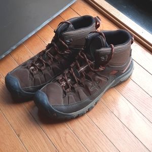 MEN'S KEEN WATERPROOF BOOTS